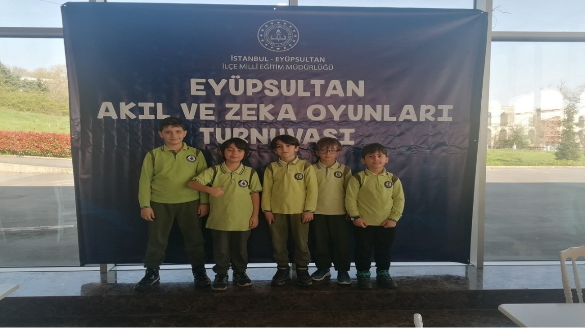 EYÜPSULTAN İLÇESİ AKIL VE ZEKA OYUNLARINDA EQUİLİBRİO OYUNUNDA 4/E SINIFI ÖĞRENCİMİZ KÜRŞAD SELİM KARAKAYA İLÇE BİRİNCİSİ OLMUŞTUR.OKULUMUZU TURNUVALARDA TEMSİL EDEN ÖĞRENCİLERİMİZİ VE ÖĞRETMENLERİMİZİ TEBRİK EDERİZ